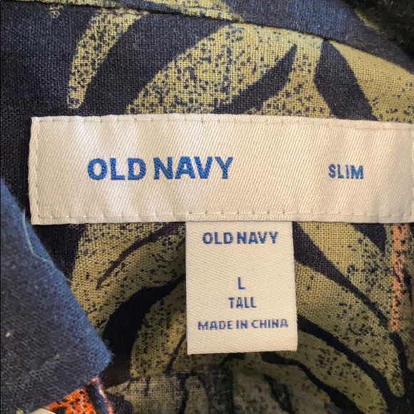 Button down - Picture 3 of 4